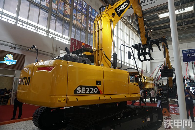 山推se220-9挖掘机