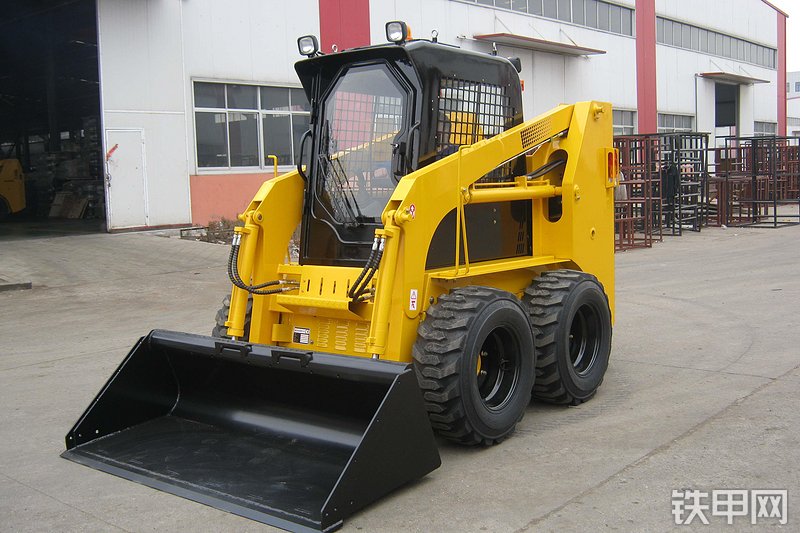 泰安鲁岳jc60gh轮式滑移装载机