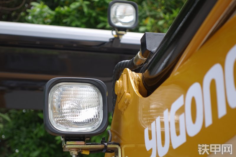 驭工YG15-8挖掘机局部