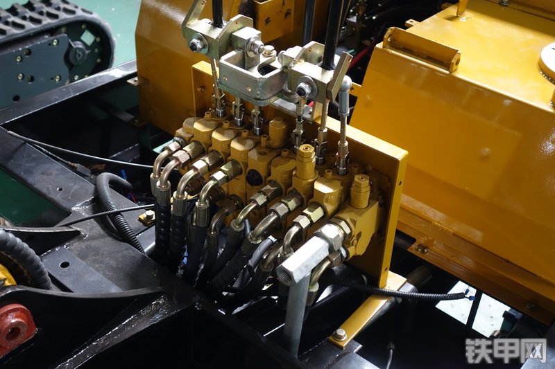 驭工YG22-9X挖掘机局部