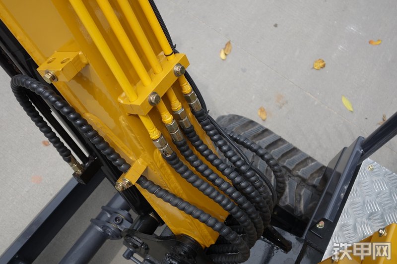 驭工YG30-9X挖掘机局部