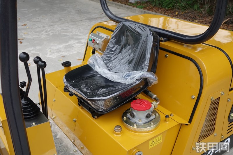 驭工YG22-9X挖掘机局部