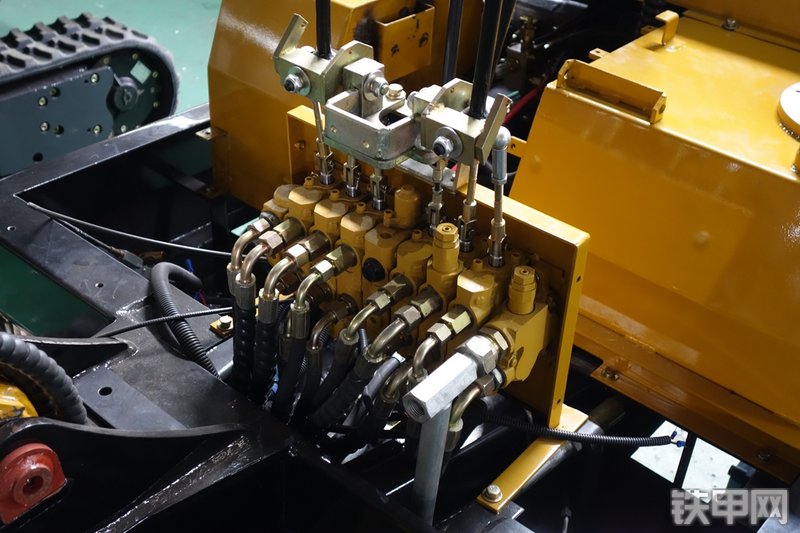 驭工YG30-9X挖掘机局部