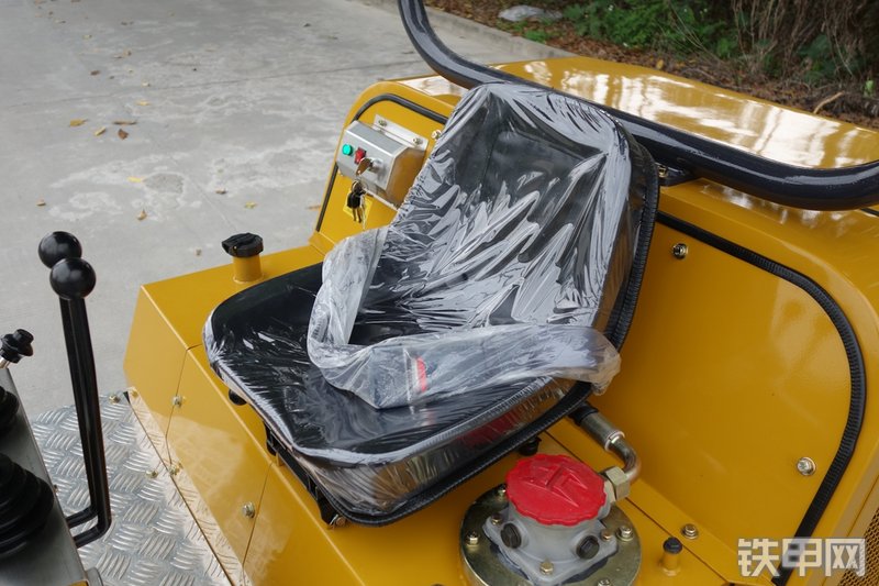 驭工YG22-9X挖掘机局部