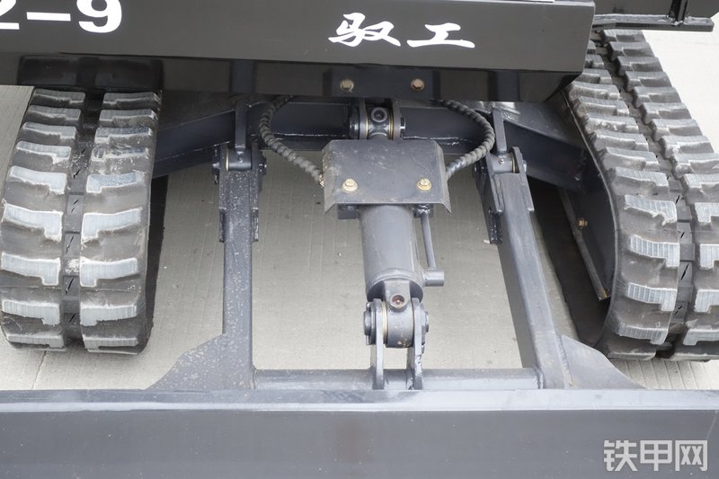 驭工YG22-9X挖掘机局部