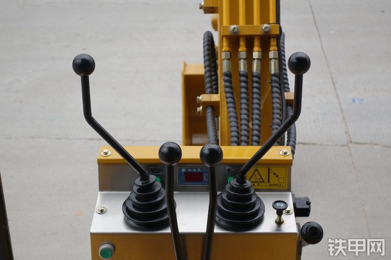 驭工YG22-9X挖掘机局部