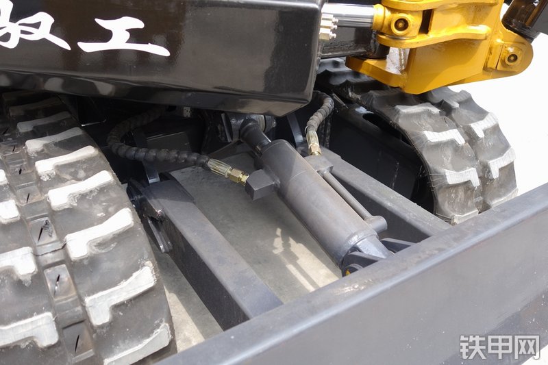 驭工YG15-8挖掘机局部