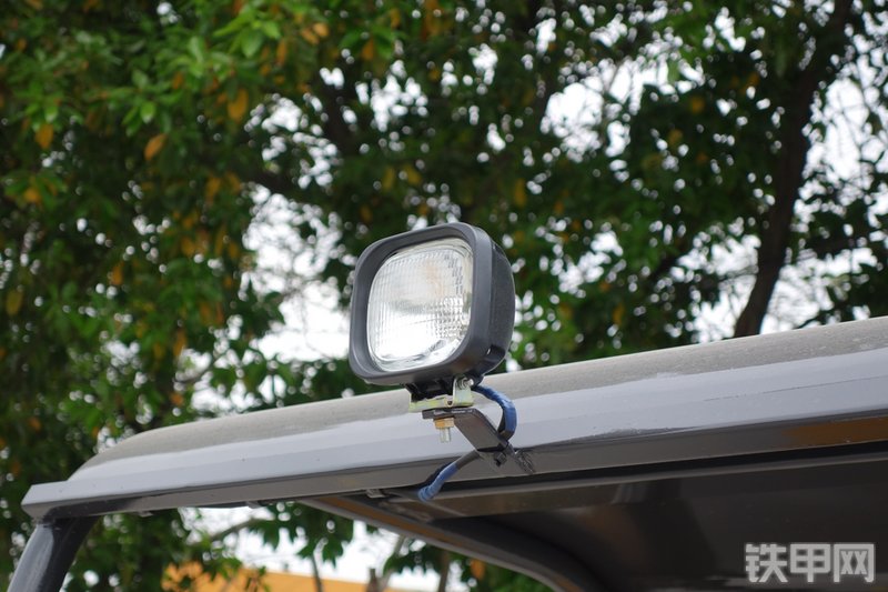 驭工YG30-9X挖掘机局部