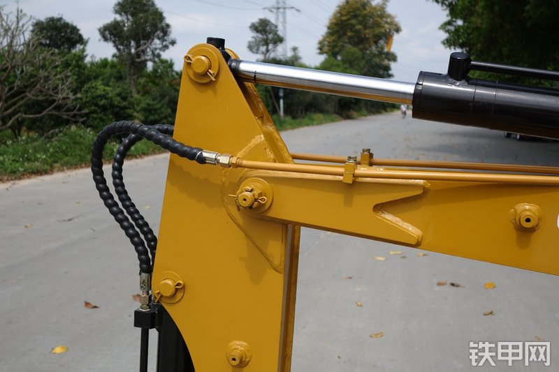 驭工YG15-8挖掘机局部