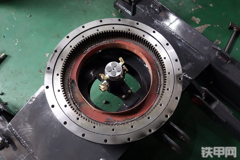 驭工YG15-8挖掘机局部