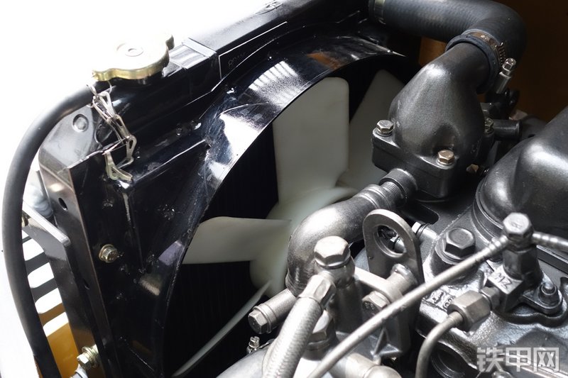 驭工YG15-8挖掘机局部