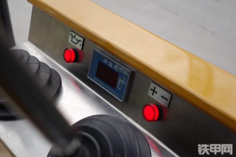 驭工YG30-9X挖掘机局部