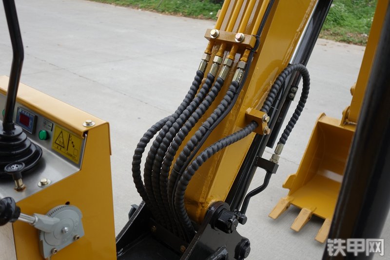 驭工YG22-9X挖掘机局部