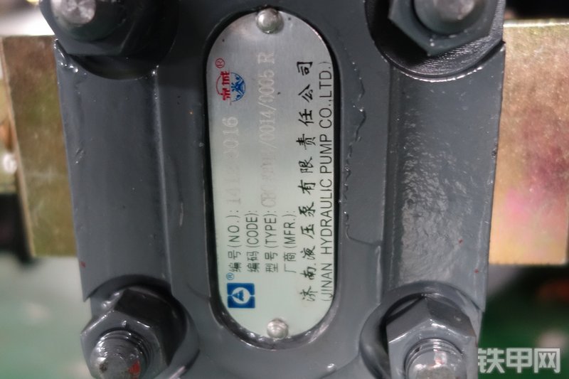 驭工YG30-9X挖掘机局部