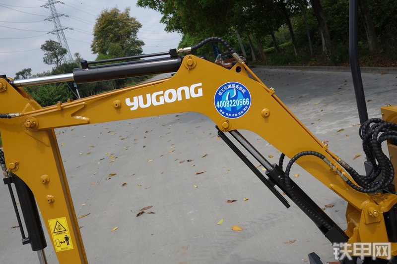 驭工YG15-8挖掘机局部