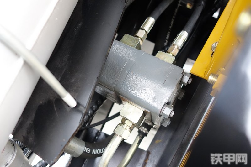 驭工YG22-9X挖掘机局部