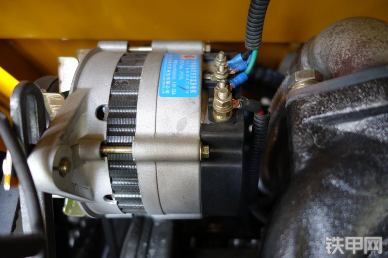 驭工YG15-8挖掘机局部