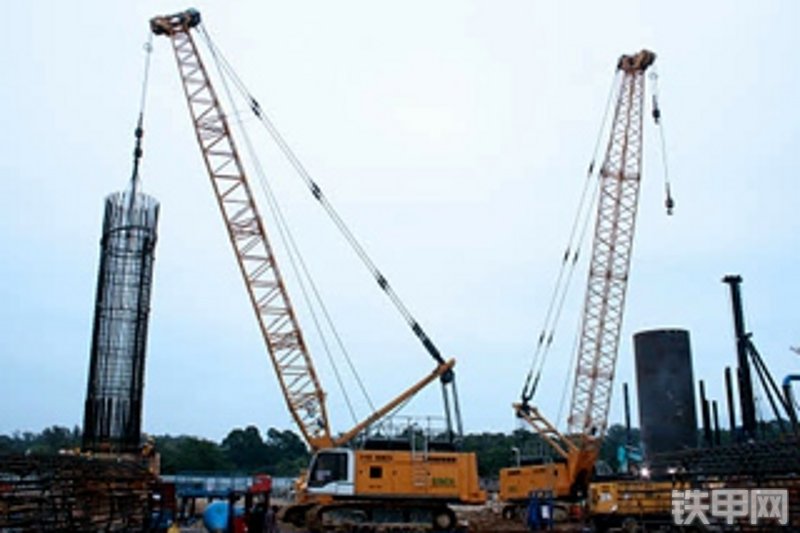 利勃海尔hs885hdlitronic1履带式起重机