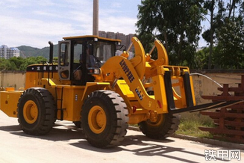 欣龙腾lt18t叉装车