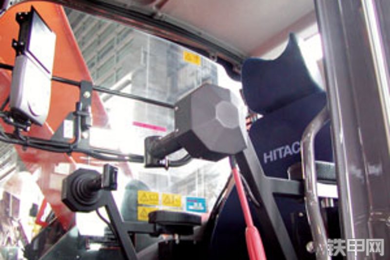 日立ASTACONEO挖掘机局部