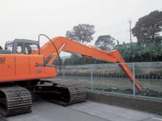 原裝日立 ZAXIS240LCH超長前端河道整修作業(yè)用 挖掘機(jī)圖片