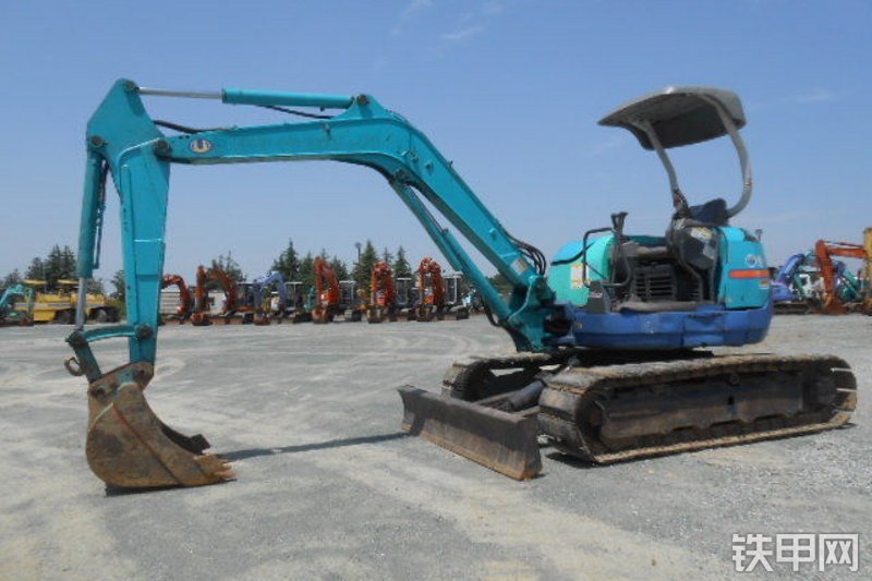 久保田U-45挖掘机整机外观