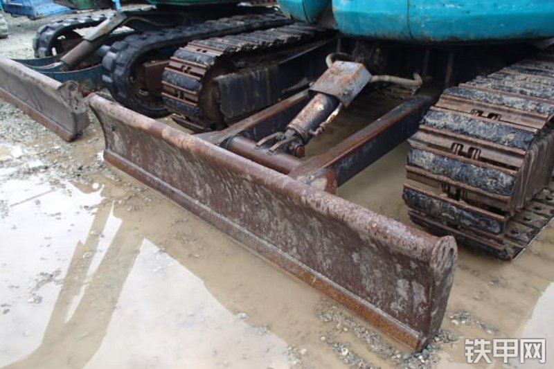 久保田RX-403挖掘机局部