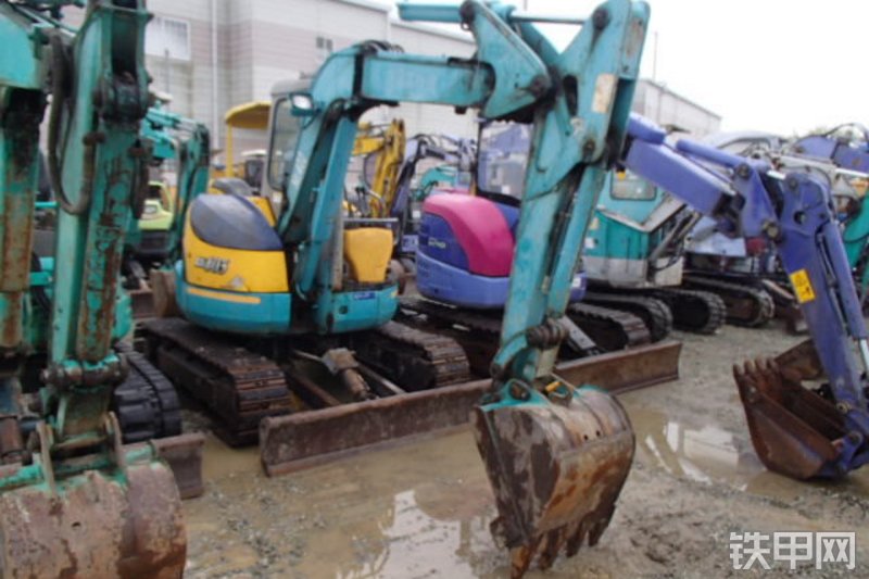 久保田RX-403挖掘机整机外观