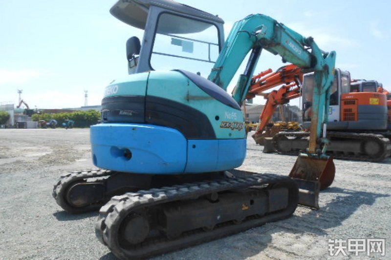 久保田RX-403S挖掘机整机外观