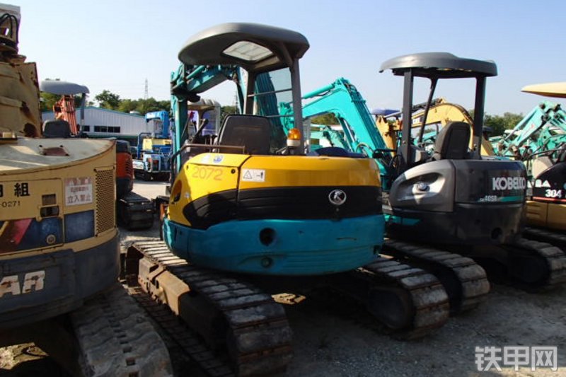 久保田RX-503挖掘机整机外观