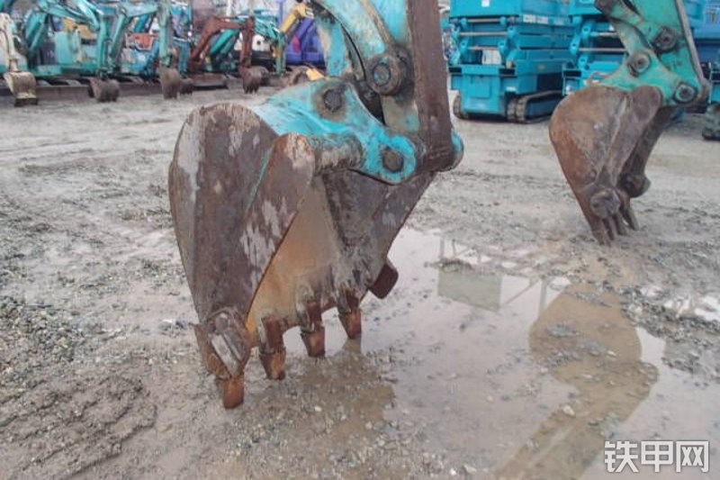 久保田RX-403挖掘机局部