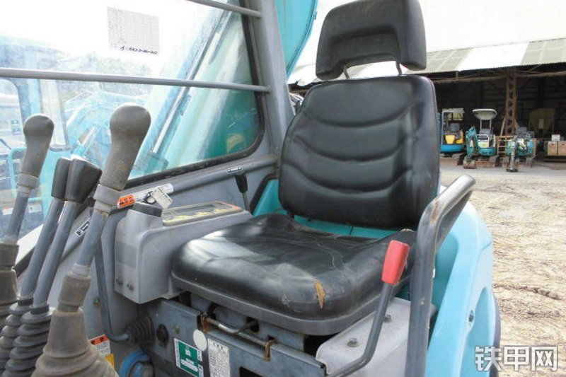 久保田RX-303S挖掘机局部