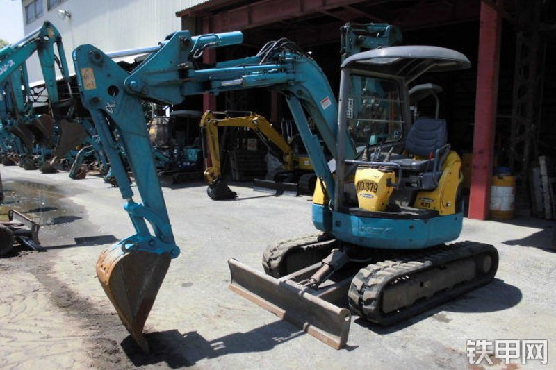 久保田RX-303挖掘机整机外观