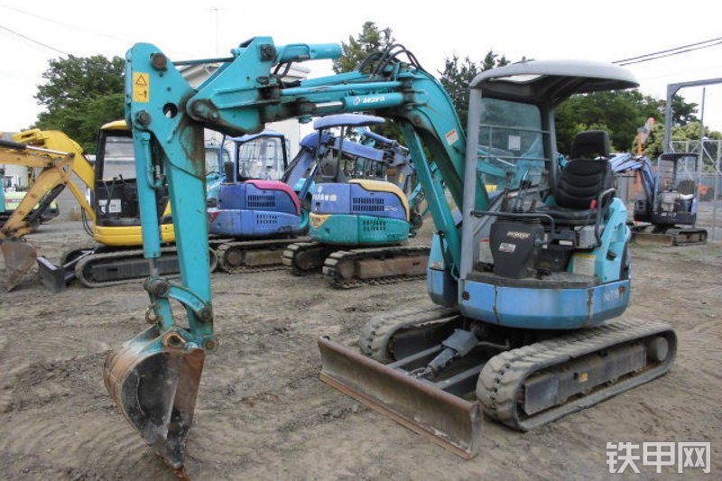 久保田RX-303S挖掘机整机外观