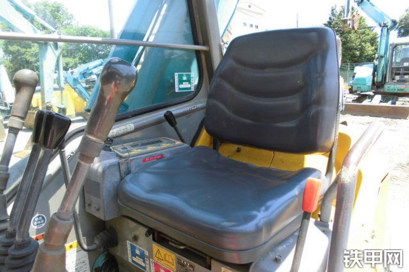 久保田RX-303挖掘机局部