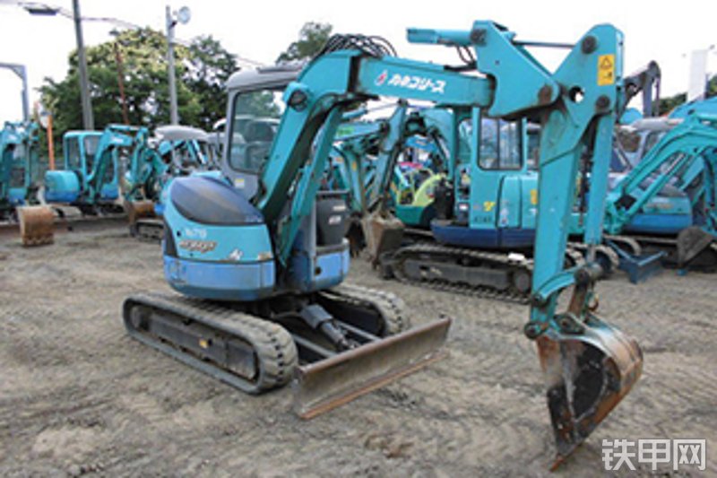 久保田RX-303S挖掘机整机外观