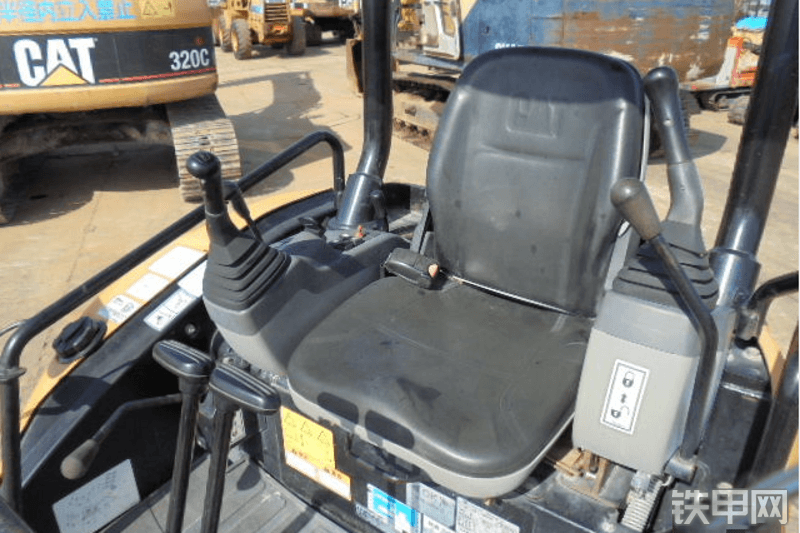 卡特彼勒302CCR挖掘机局部