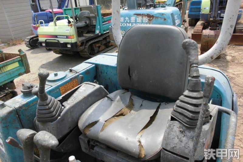 久保田K-022挖掘机局部