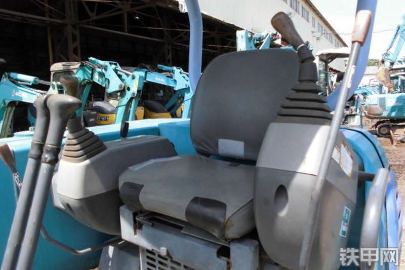 久保田K-030挖掘机局部