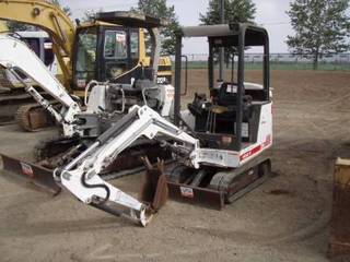 山貓 Bobcat320 挖掘機(jī)圖片