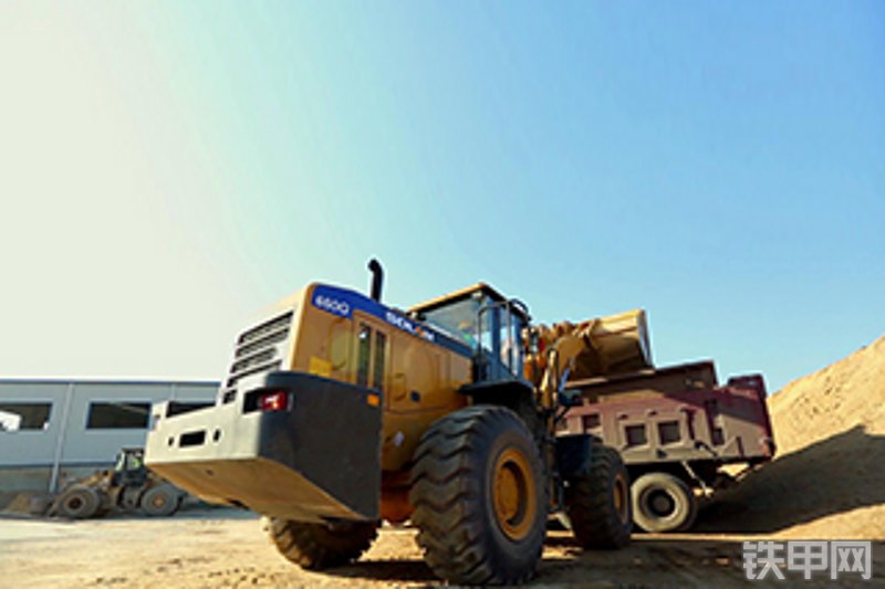 雷乔曼机械660G装载机整机外观