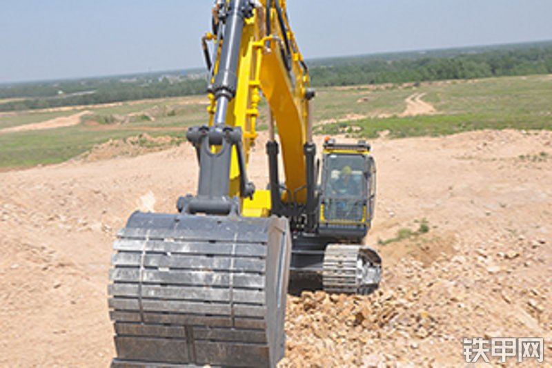 卡特重工CT460-8A挖掘机整机外观