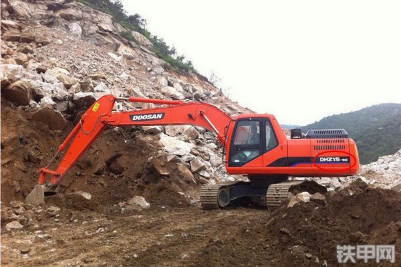 迪万伦dh215-9h履带式挖掘机