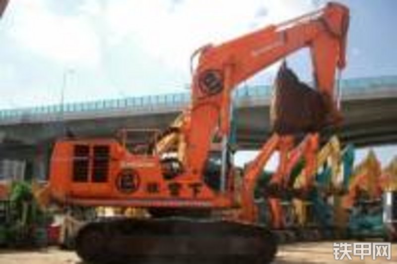 日立ex1100be履带式挖掘机