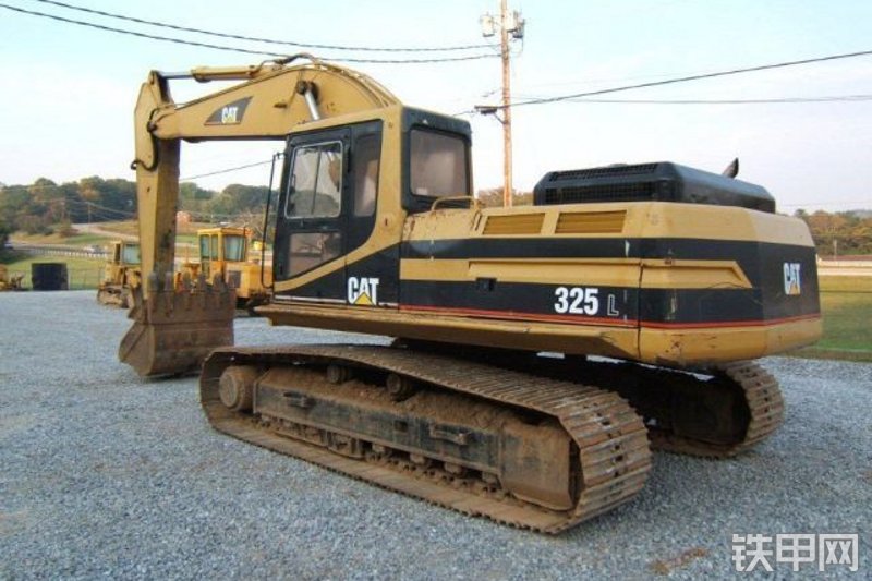 卡特彼勒325L液压挖掘机整机外观
