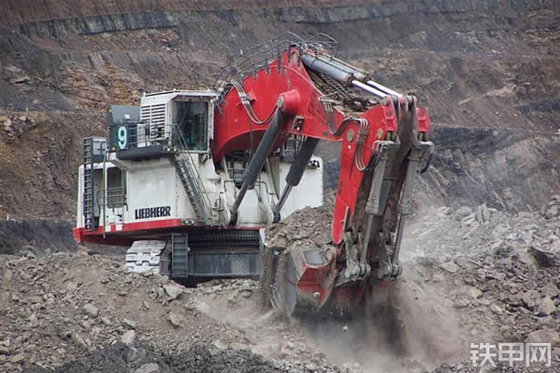 利勃海尔R996B矿用挖掘机整机外观