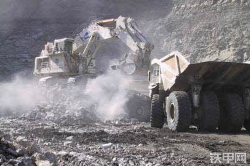 利勃海尔R996B矿用挖掘机整机外观