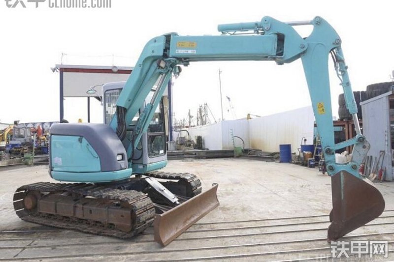 神钢SK75UR-2挖掘机整机外观