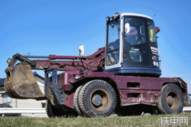 小松pw128uu-1轮式挖掘机