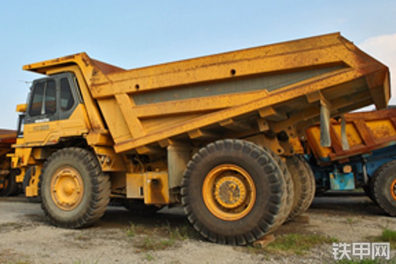 小松hd325矿用自卸车